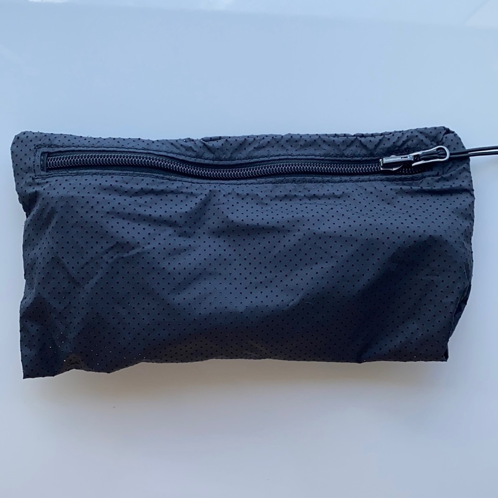 Lululemon wet/dry foldable pouch